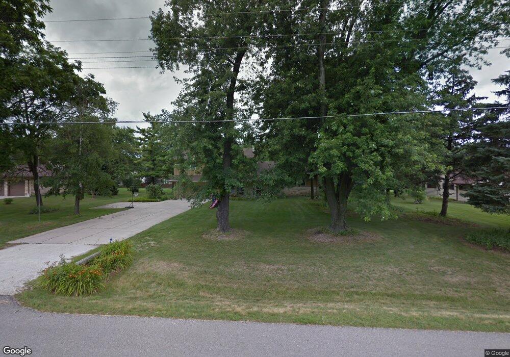 N81W16182 Robinhood Dr, Menomonee Falls, WI 53051 - photo 1