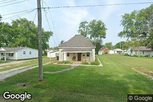 915 N Maple St, Saint Elmo, IL 62458