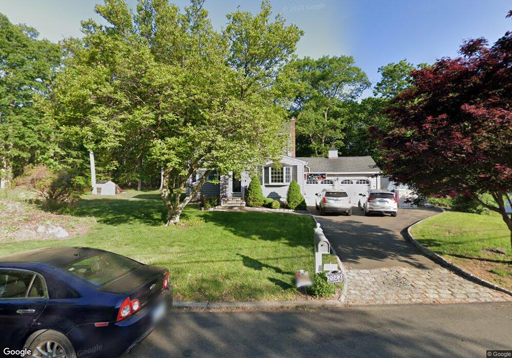 481 Papurah Rd, Fairfield, CT 06825 - photo 1