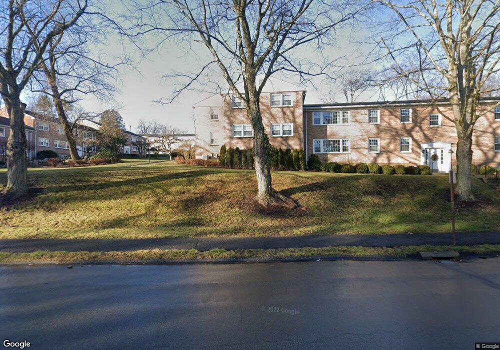 82 Heritage Hill Rd unit D, New Canaan, CT 06840 - photo 1