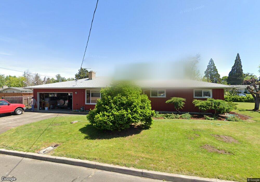 900 Comet Ave, Central Point, OR 97502 - photo 1