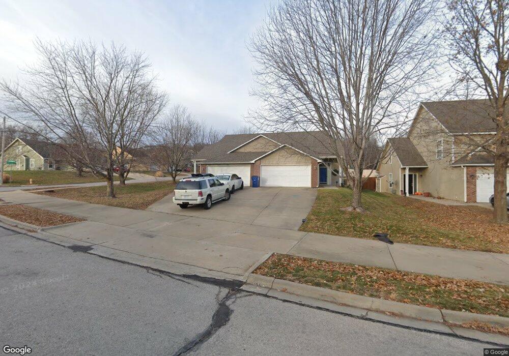 903 N Field Stone Dr, Lawrence, KS 66049 - photo 1