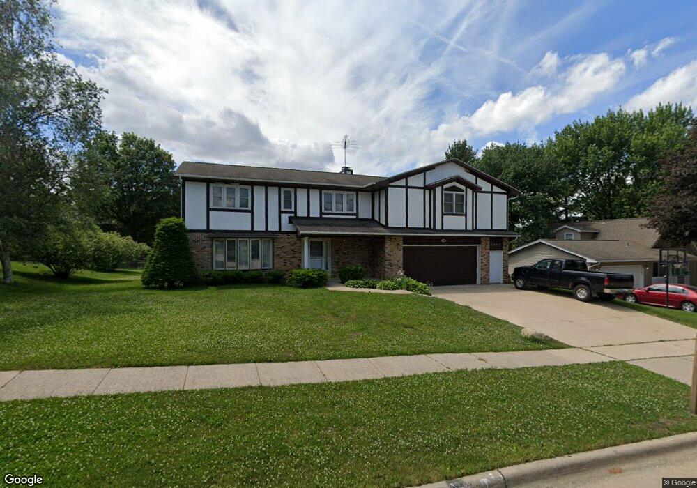 1411 Laurel Cir, Cedar Falls, IA 50613 - photo 1