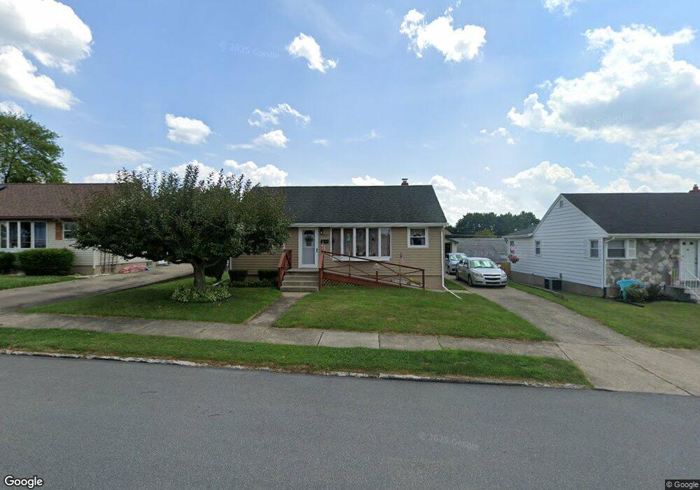 1577 Eastwood Dr, Bethlehem, PA 18018 - photo 1