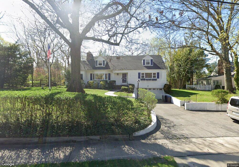 17 N Plandome Rd, Port Washington, NY 11050 - photo 1