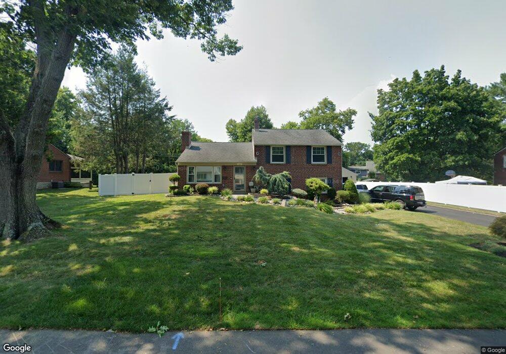 121 Cameron Dr, Wallingford, PA 19086 - photo 1