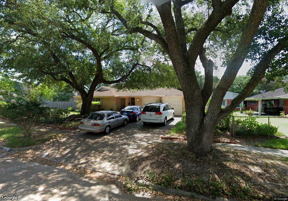 9806 Southport Dr, Houston, TX 77089 - photo 1
