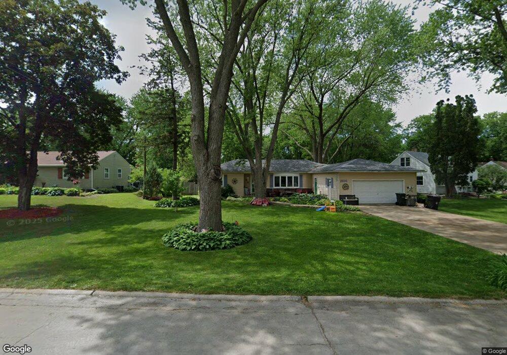 2905 Sunny Ln, Cedar Falls, IA 50613 - photo 1