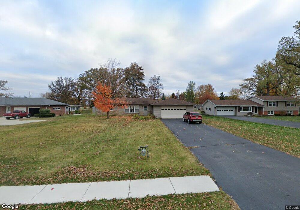 408 Woodlawn Dr, Wapakoneta, OH 45895 - photo 1