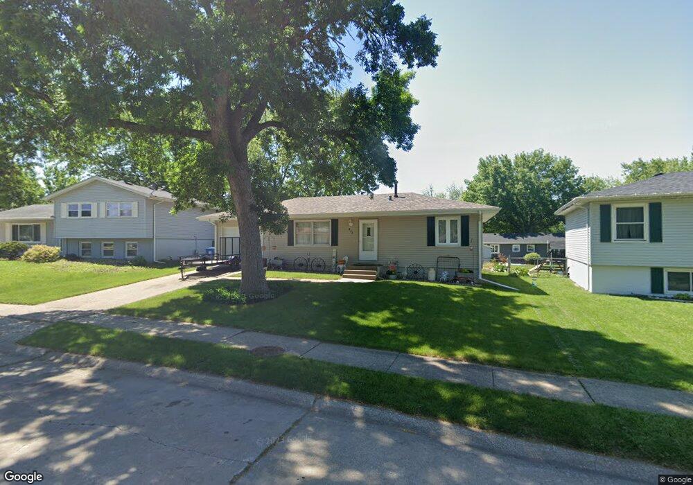 335 W 63rd St, Davenport, IA 52806 - photo 1