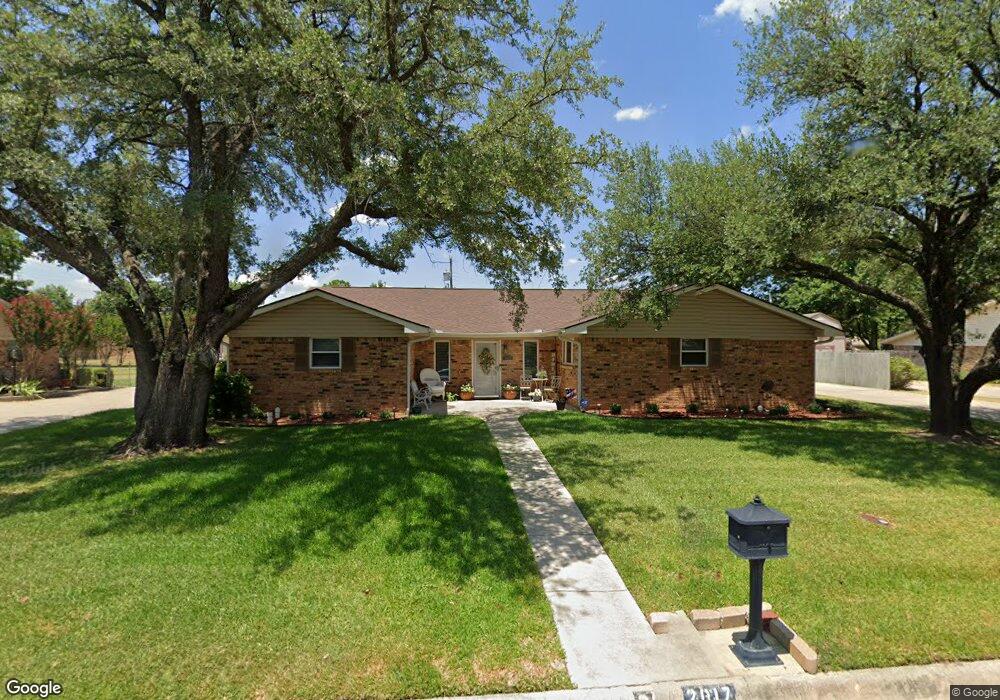 2017 Greenbriar Dr, Gainesville, TX 76240 - photo 1