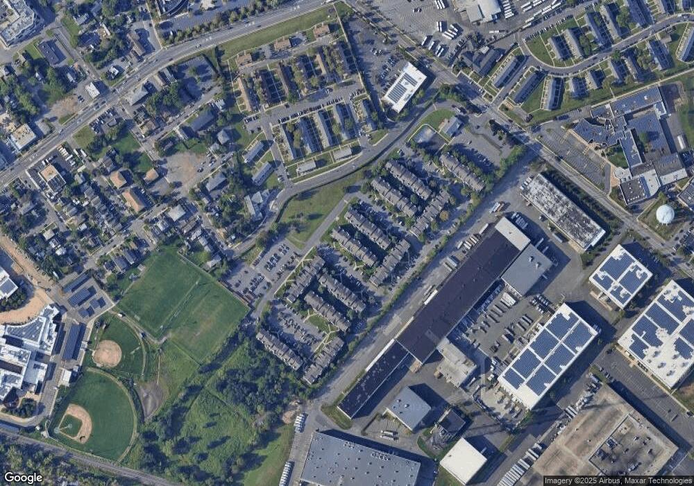 635 Edpas Rd unit 635, New Brunswick, NJ 08901 - photo 1