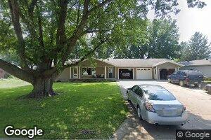 1914 1st St, Hull, IA 51239