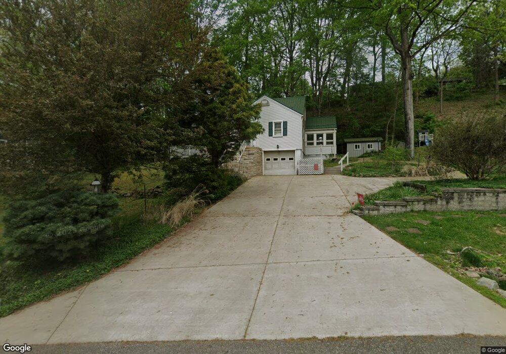 785 Sheridan Rd, Coshocton, OH 43812 - photo 1