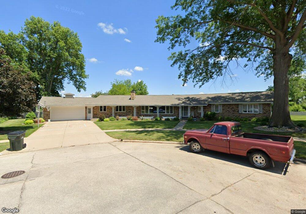 251 31st St NW, Cedar Rapids, IA 52405 - photo 1