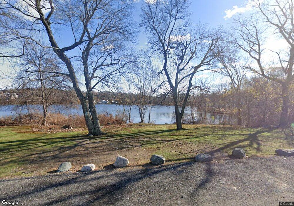 152 Lakeview Ave, Waltham, MA 02451 - photo 1