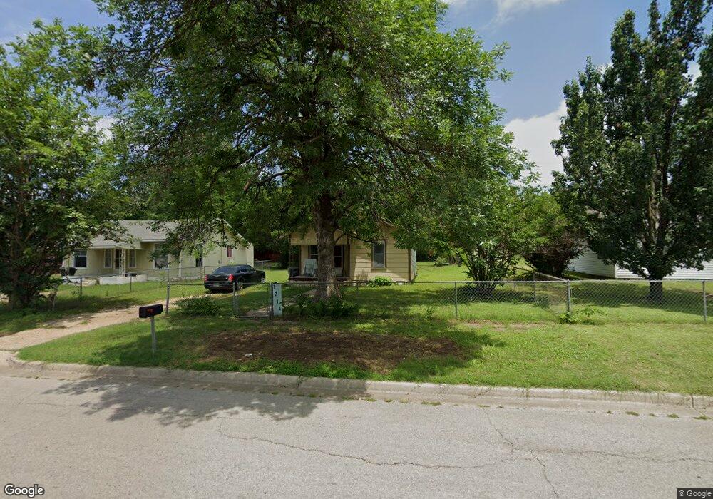 1211 3rd Ave NE, Ardmore, OK 73401 - photo 1