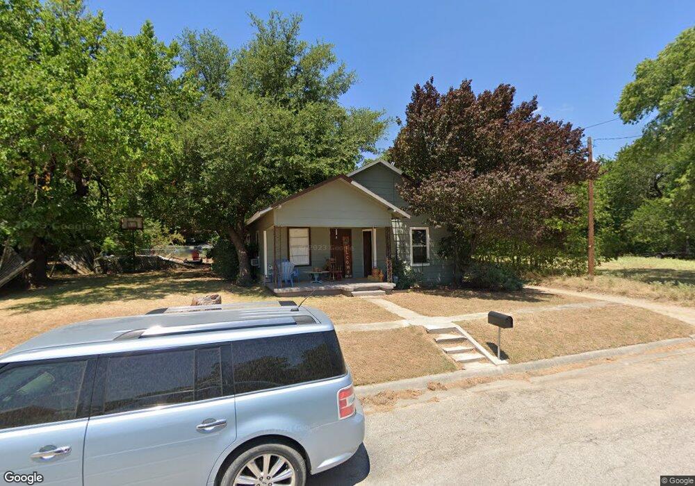 1115 Witherspoon St, Gainesville, TX 76240 - photo 1