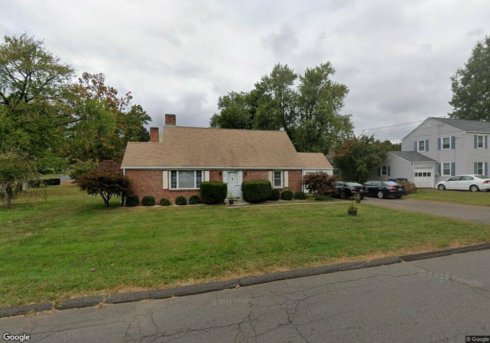 4 Hooker Dr, West Hartford, CT 06107 - photo 1