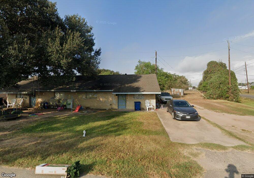 723 Willow St, Waller, TX 77484 - photo 1