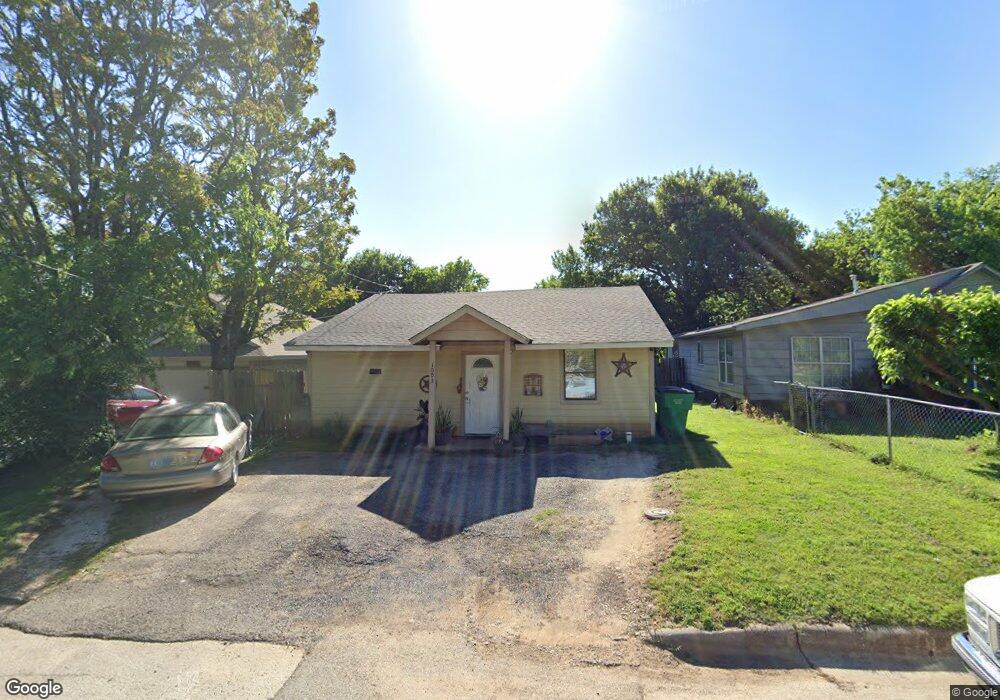 1003 S Taylor St, Gainesville, TX 76240 - photo 1