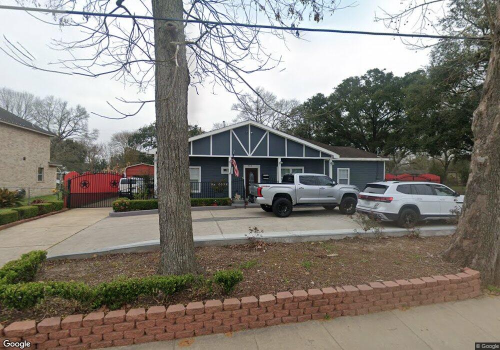 910 E House St, Alvin, TX 77511 - photo 1