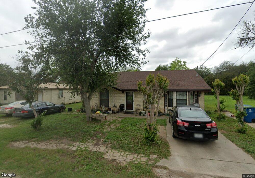 1204 W Hutchinson St, Beeville, TX 78102 - photo 1