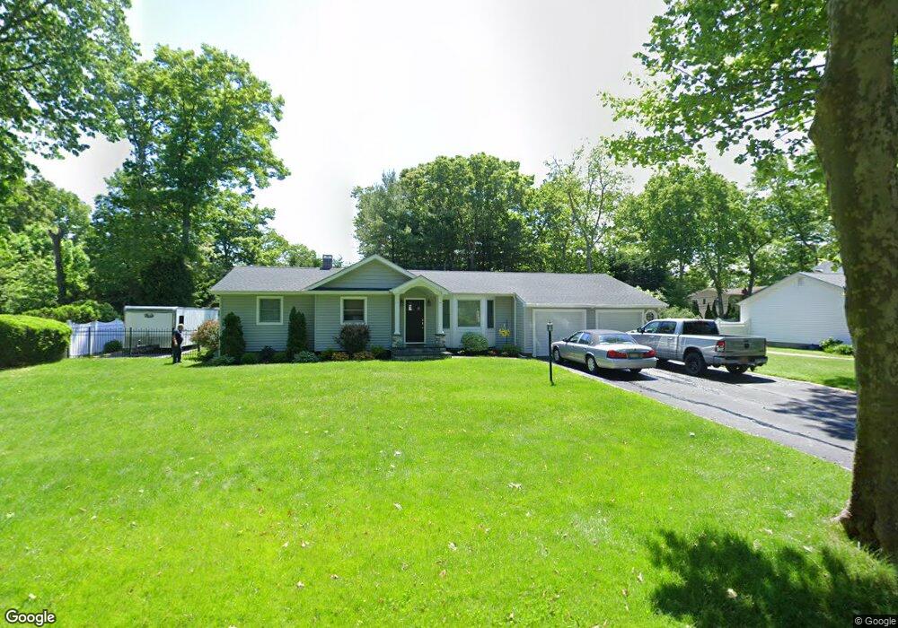 7 Penguin Ln, ComMacK, NY 11725 - photo 1