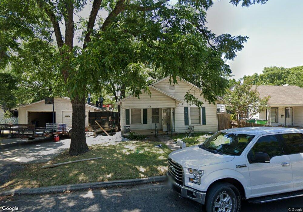 717 N Clements St, Gainesville, TX 76240 - photo 1