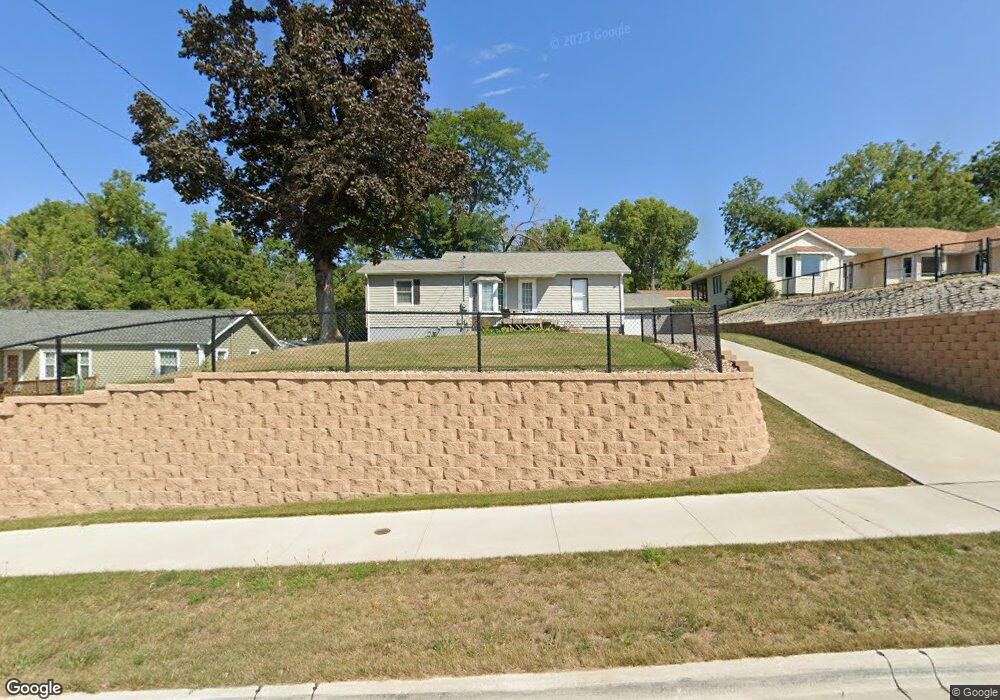 1710 O Ave NW, Cedar Rapids, IA 52405 - photo 1