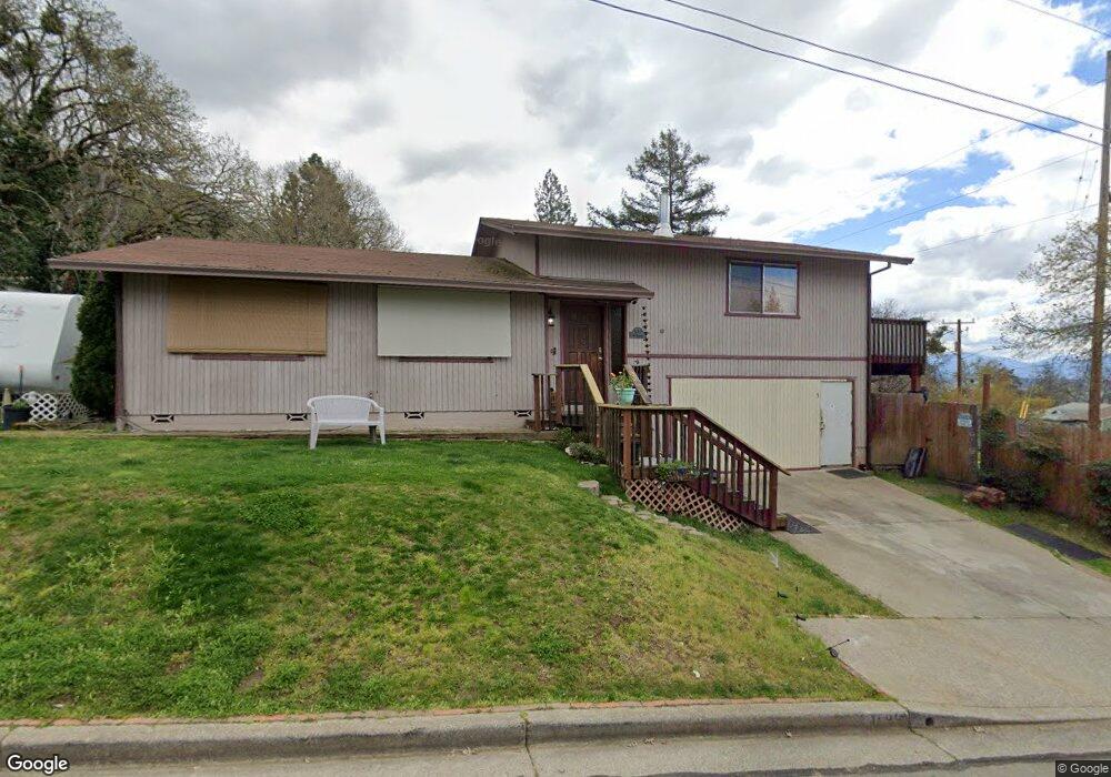 1499 NE Hillcrest Dr, Grants Pass, OR 97526 - photo 1