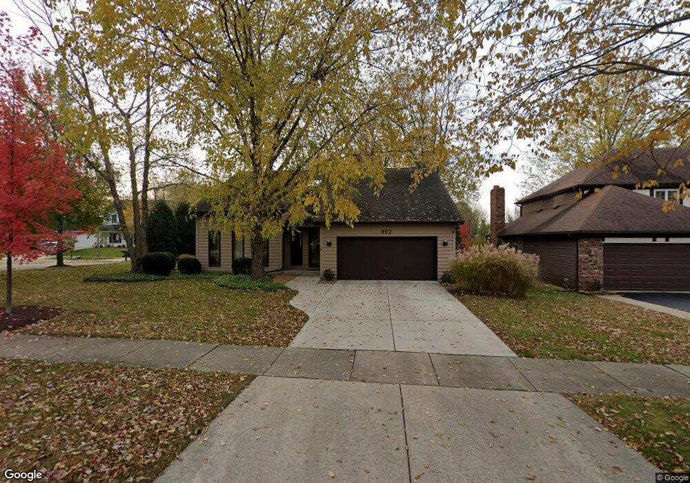952 Hidden Lake Rd, Naperville, IL 60565 - photo 1