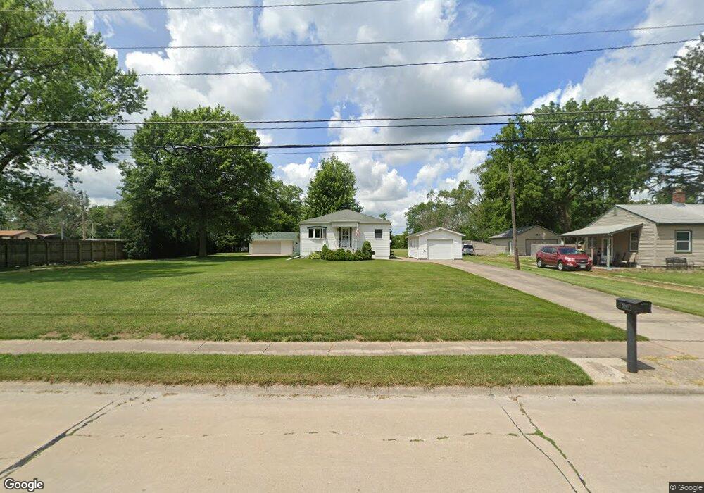 2010 N Zenith Ave, Davenport, IA 52804 - photo 1