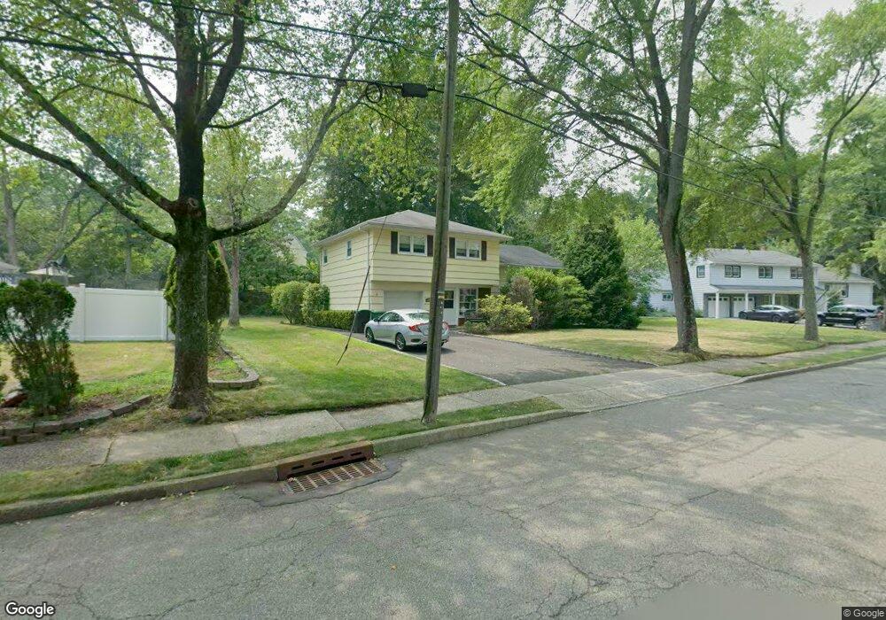 128 Midwood Rd, Paramus, NJ 07652 - photo 1