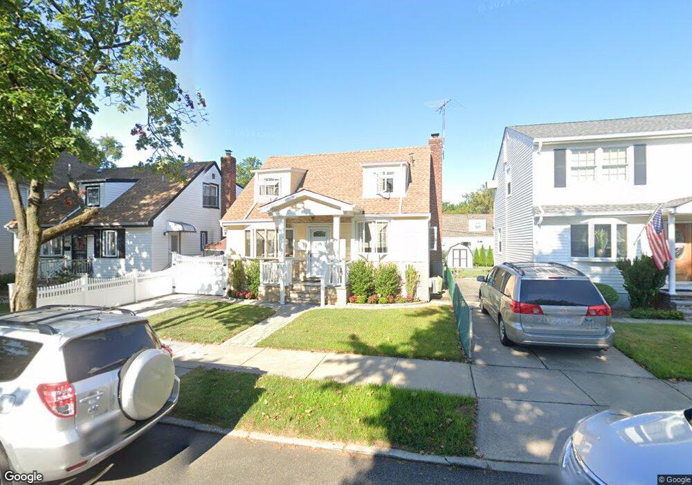 4922 166th St, Fresh Meadows, NY 11365 - photo 1