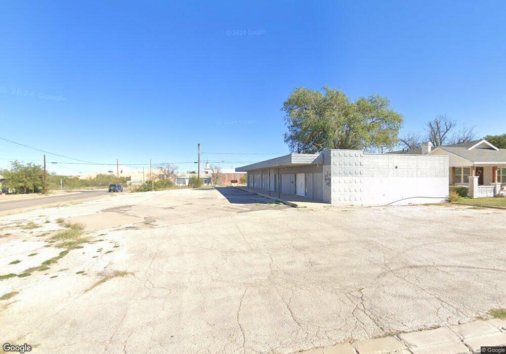300 E 11th Place, Big Spring, TX 79720 - photo 1