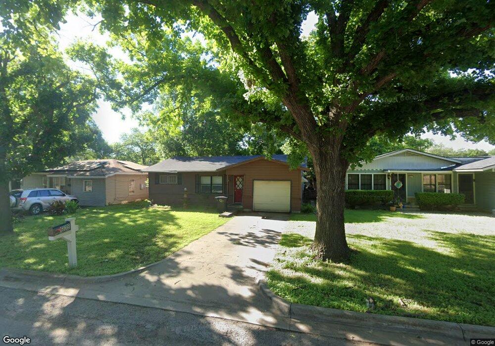 609 Euclid St, Cleburne, TX 76033 - photo 1