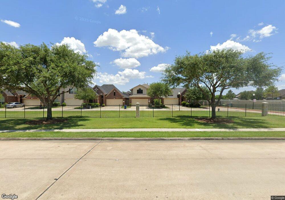 10531 Quiet Villas Ln, Houston, TX 77075 - photo 1