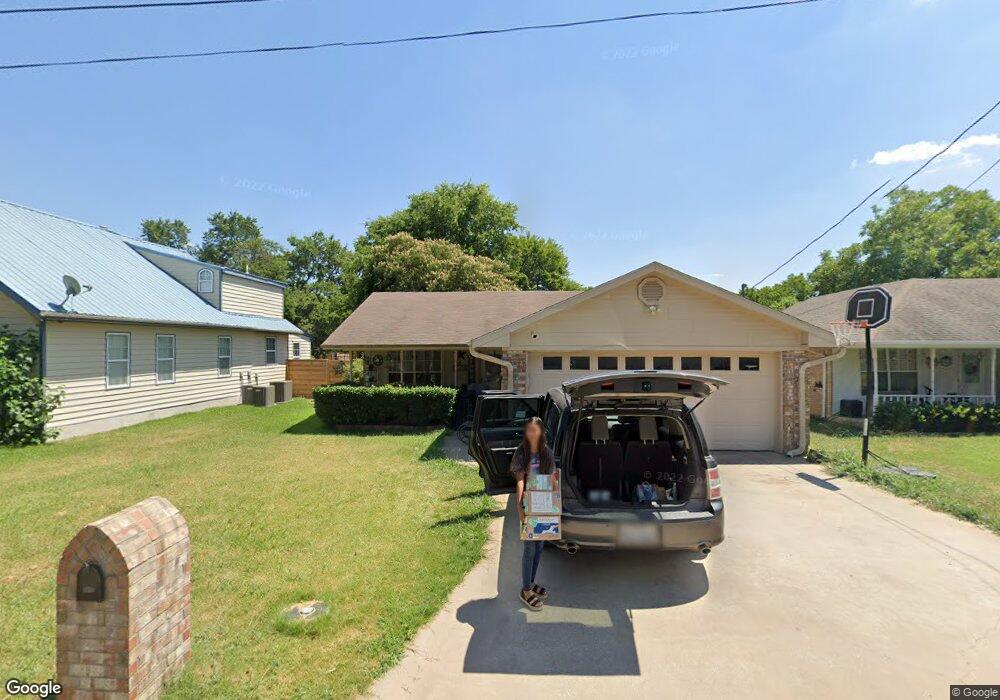 1018 Young St, Gainesville, TX 76240 - photo 1