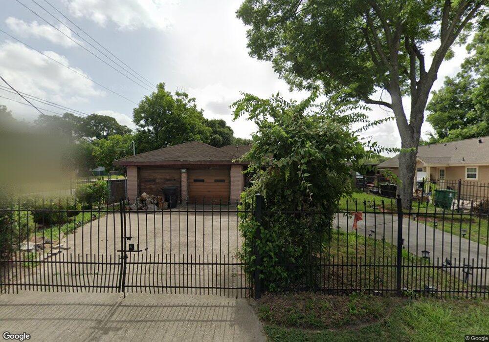 7622 Willow St, Houston, TX 77088 - photo 1