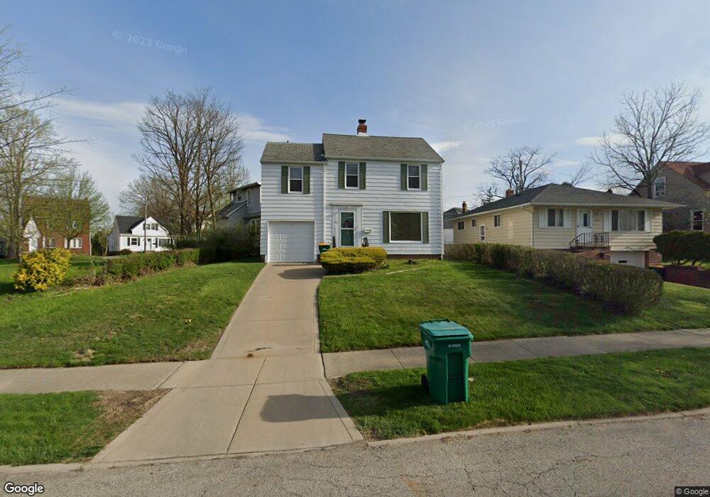 19611 Gardenview Dr, Maple Heights, OH 44137 - photo 1