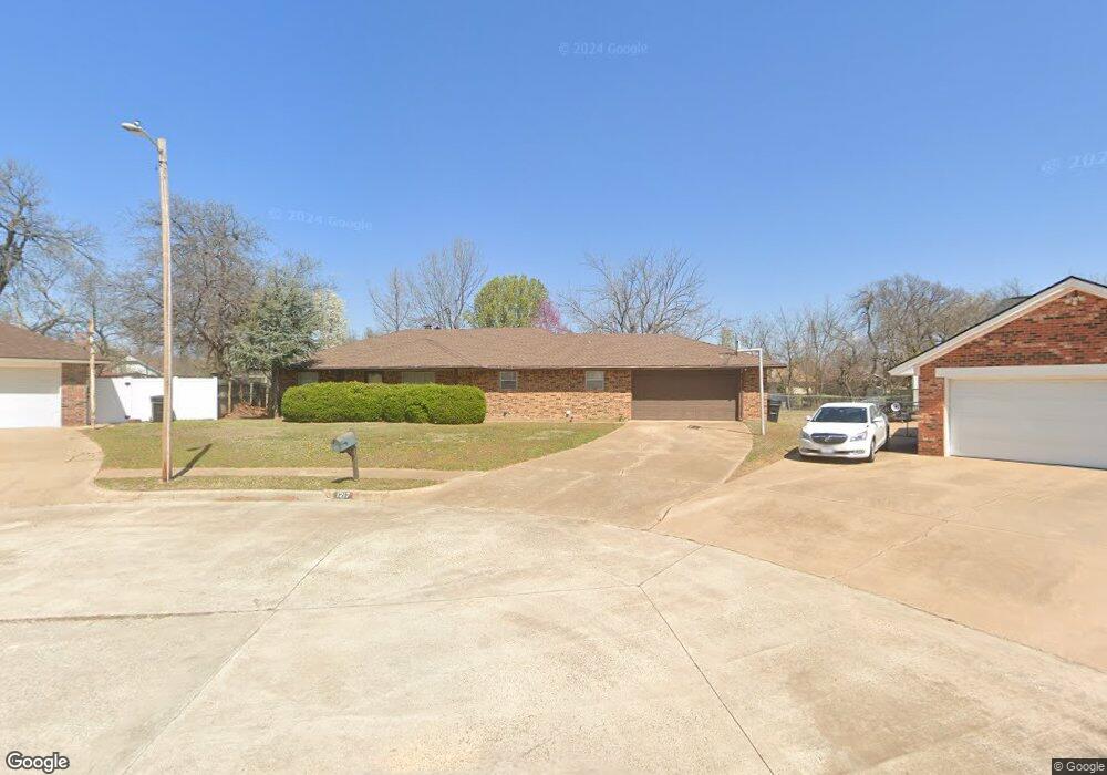 1217 Woodbine Cir, Moore, OK 73160 - photo 1