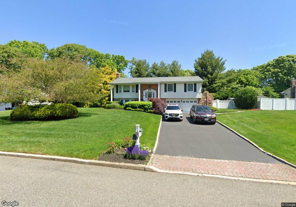 9 Chassyl Rd, ComMacK, NY 11725 - photo 1