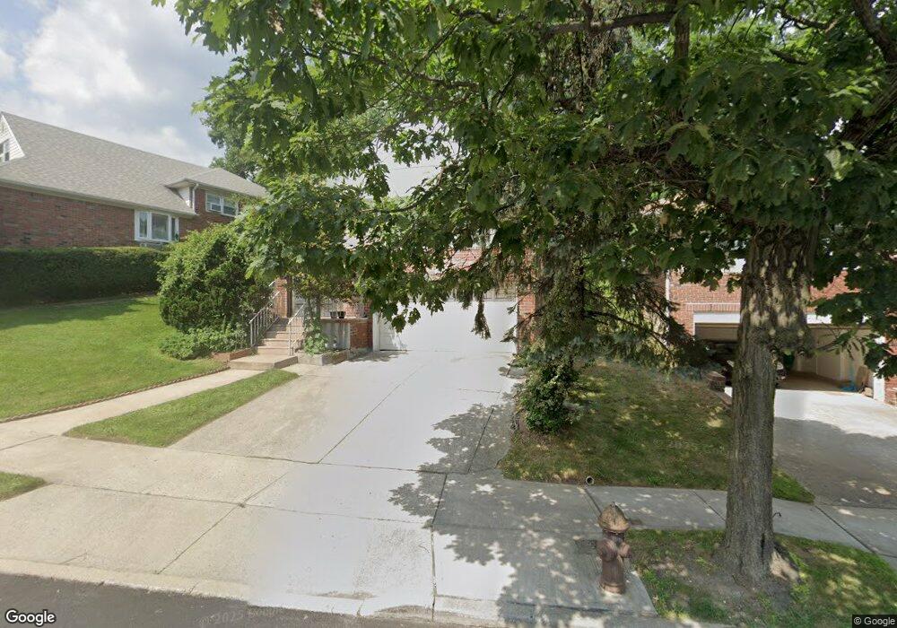 6815 Little Neck Pkwy, Glen Oaks, NY 11004 - photo 1