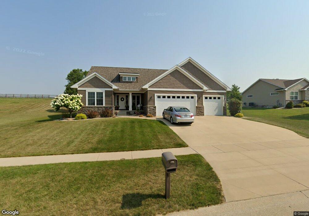 6912 Choctaw Ridge Rd NE, Cedar Rapids, IA 52411 - photo 1