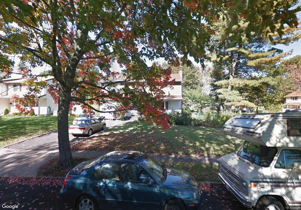 2 Endicott Ln, ComMacK, NY 11725 - photo 1