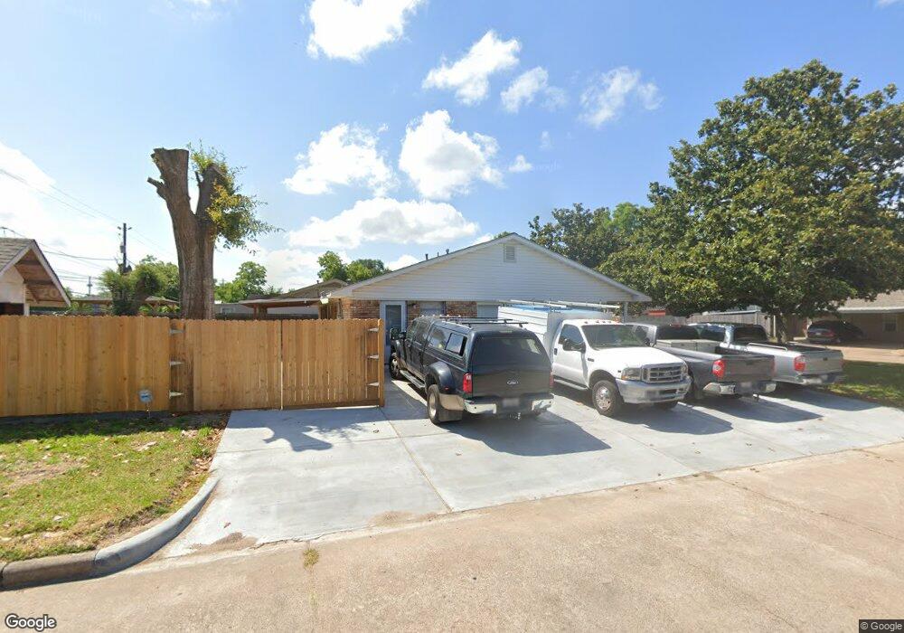 10630 Southport Dr, Houston, TX 77089 - photo 1