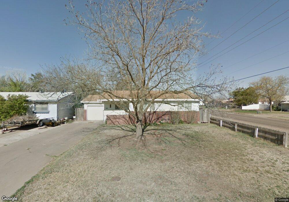 309 Zephyr St, Plainview, TX 79072 - photo 1