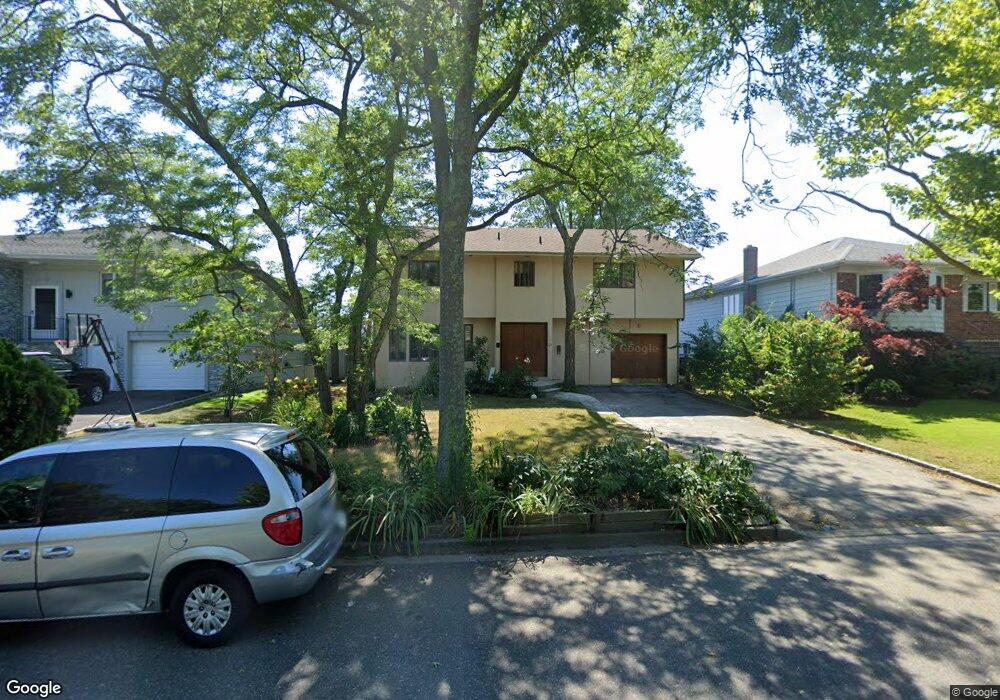 7 Harborview W, Lawrence, NY 11559 - photo 1