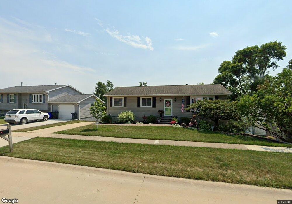 1839 Shawnee Ct NW, Cedar Rapids, IA 52405 - photo 1